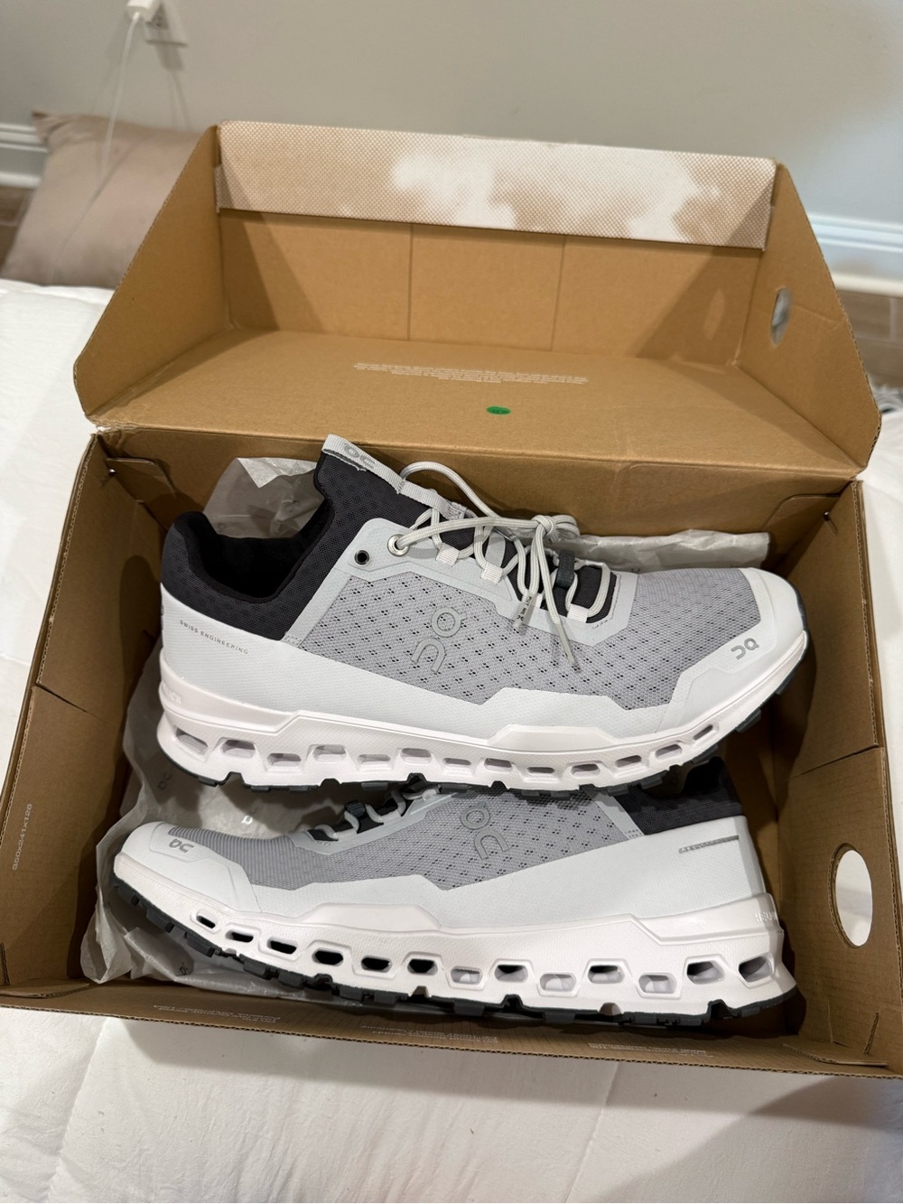 On Running Men's Cloudultra Athletic Shoes - Gray and White